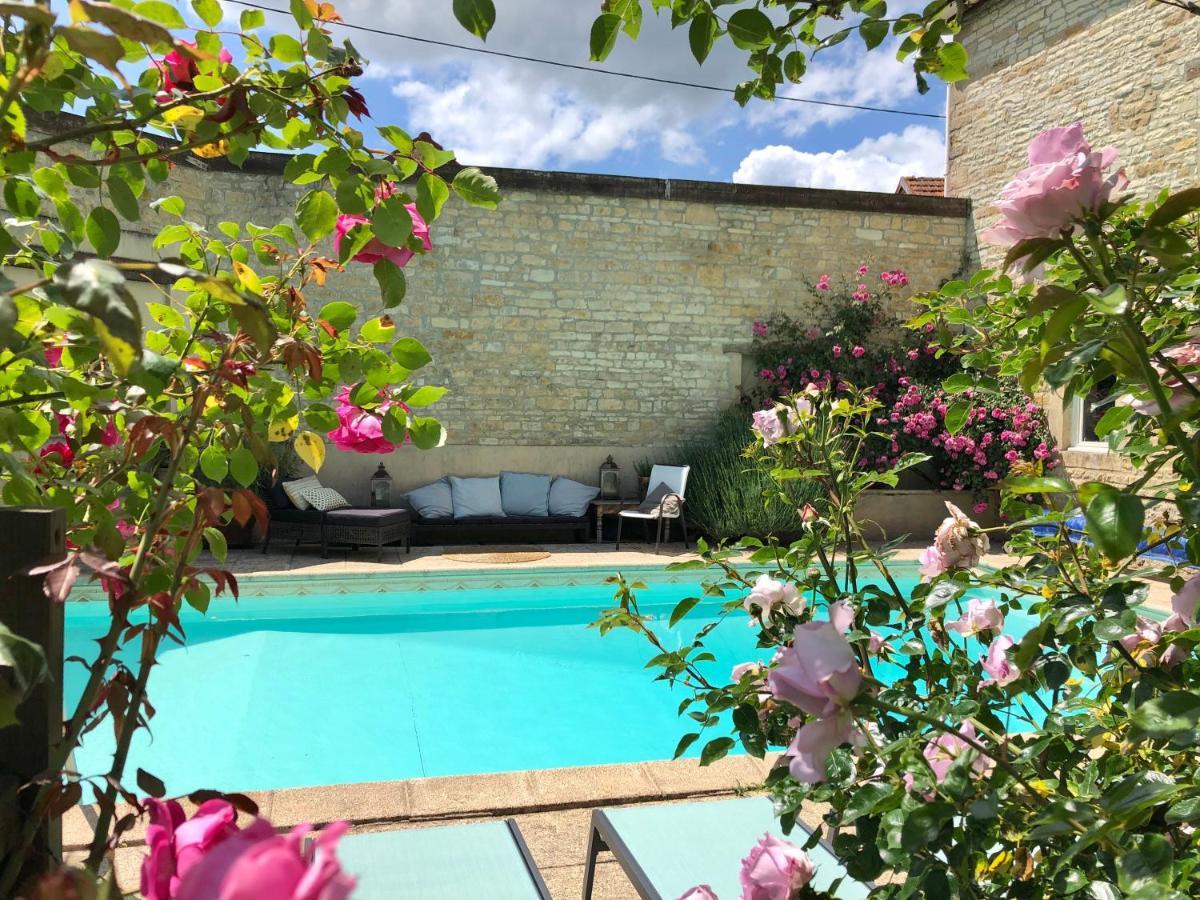 Bed and Breakfast La Cour des Délices Gigny  Exterior foto