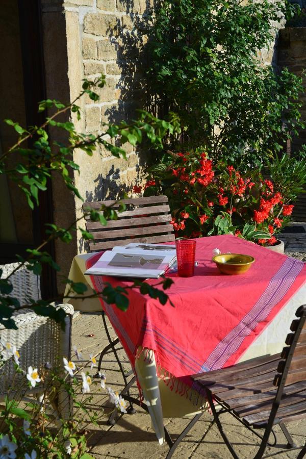 Bed and Breakfast La Cour des Délices Gigny  Exterior foto