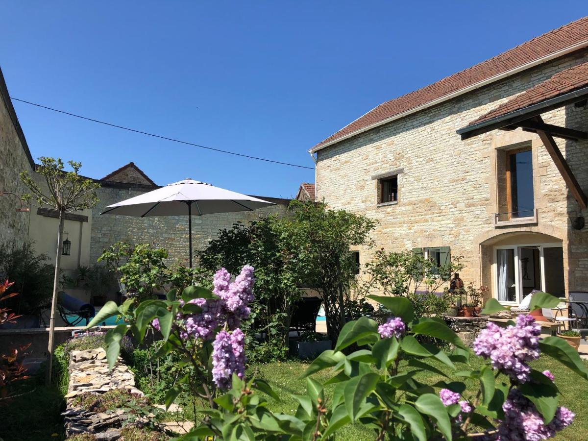 Bed and Breakfast La Cour des Délices Gigny  Exterior foto