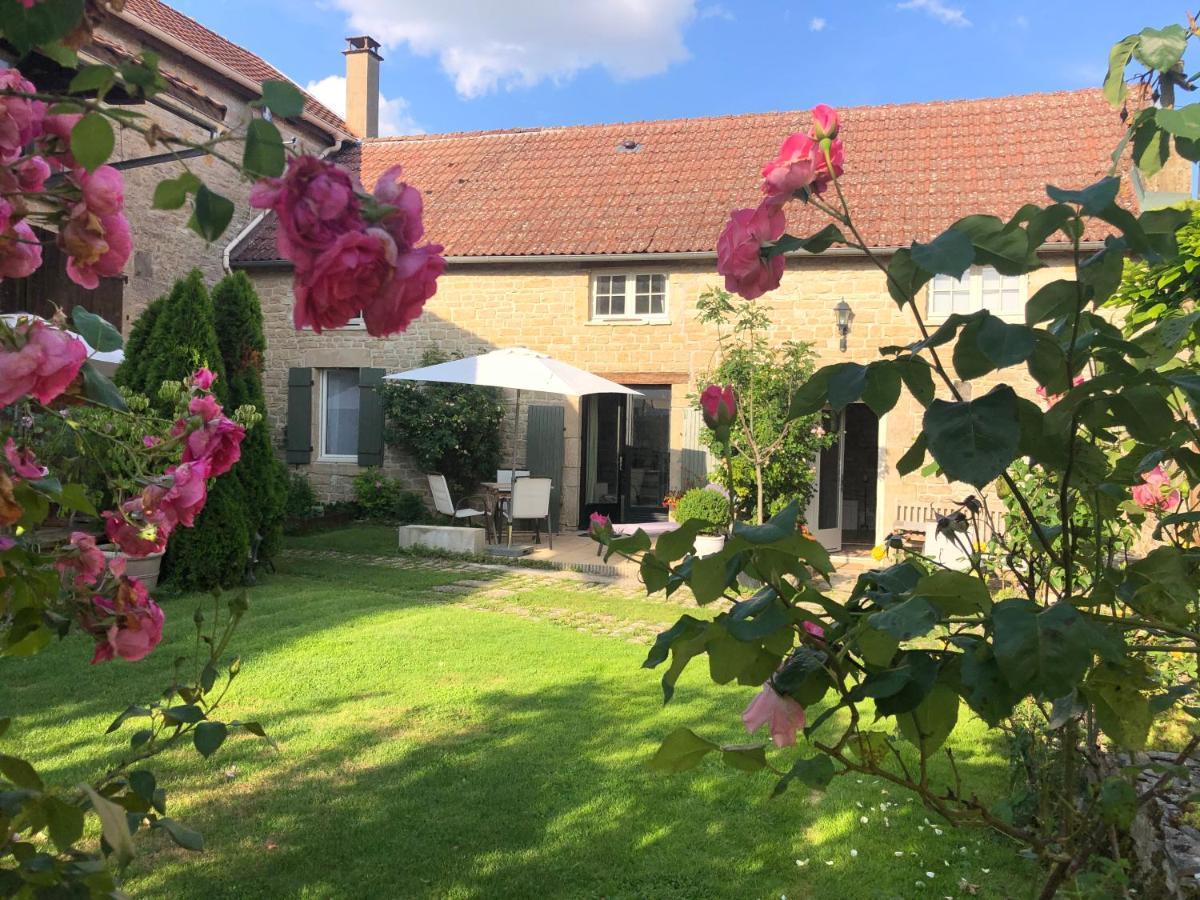 Bed and Breakfast La Cour des Délices Gigny  Exterior foto