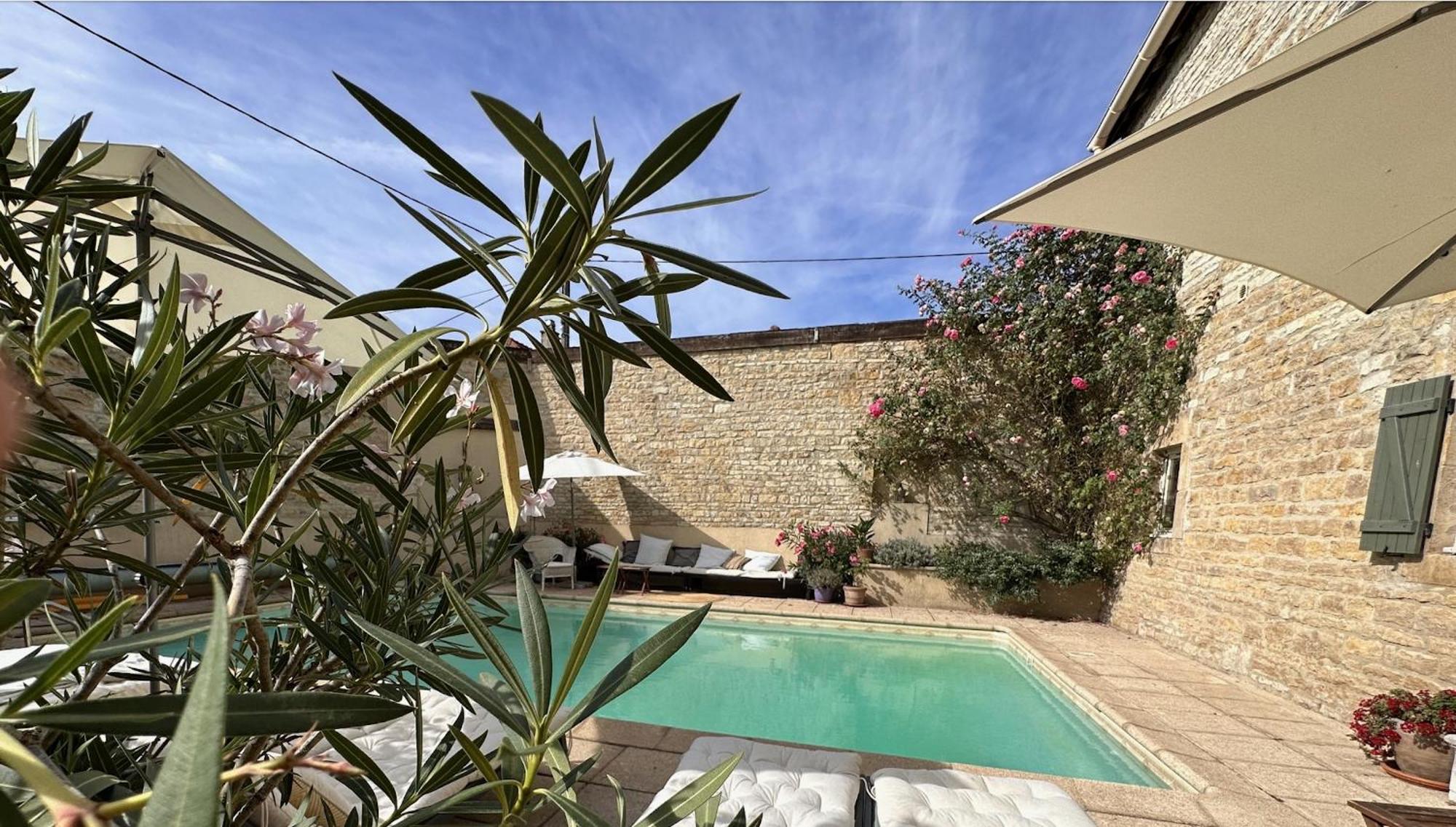 Bed and Breakfast La Cour des Délices Gigny  Exterior foto