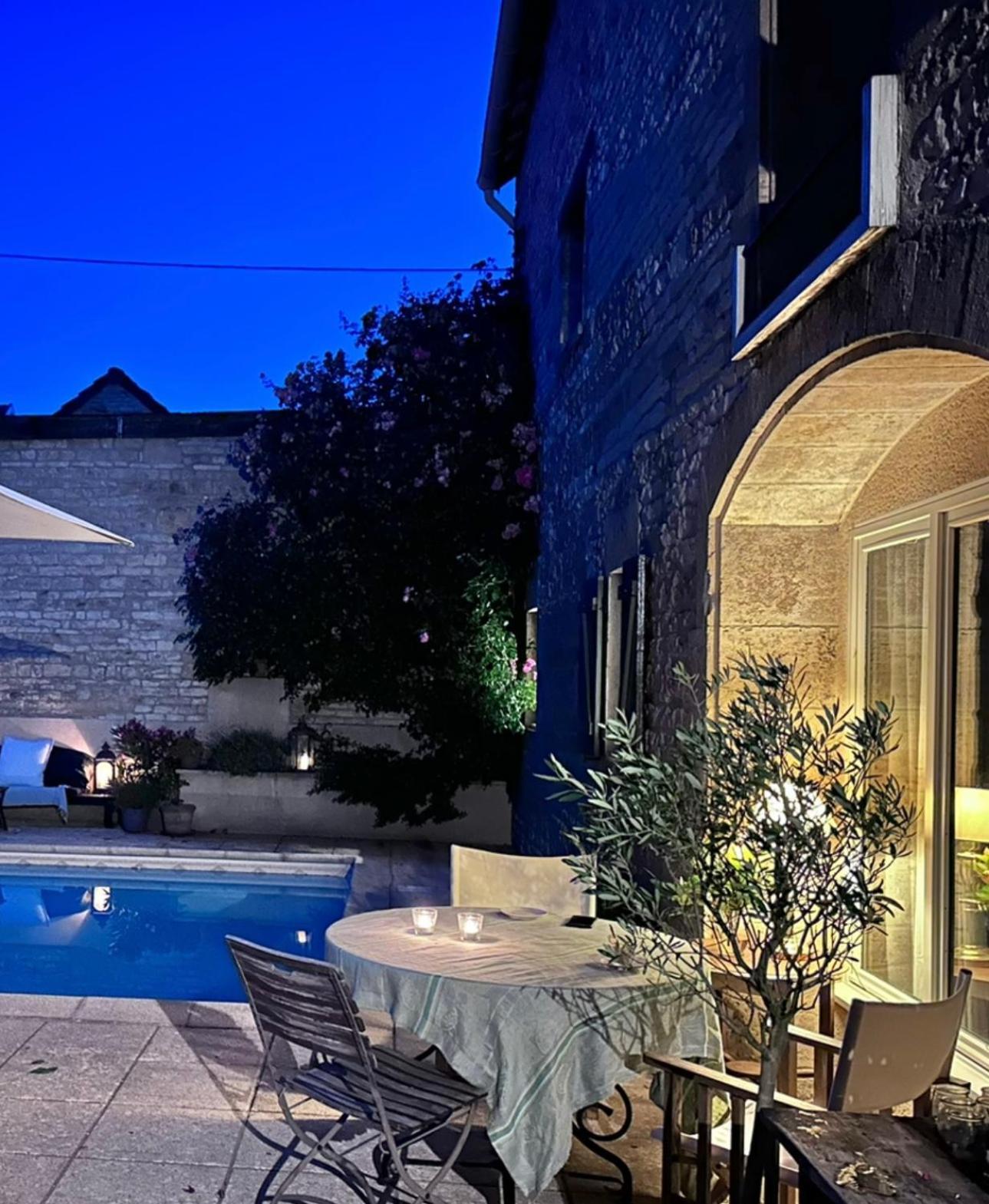 Bed and Breakfast La Cour des Délices Gigny  Exterior foto