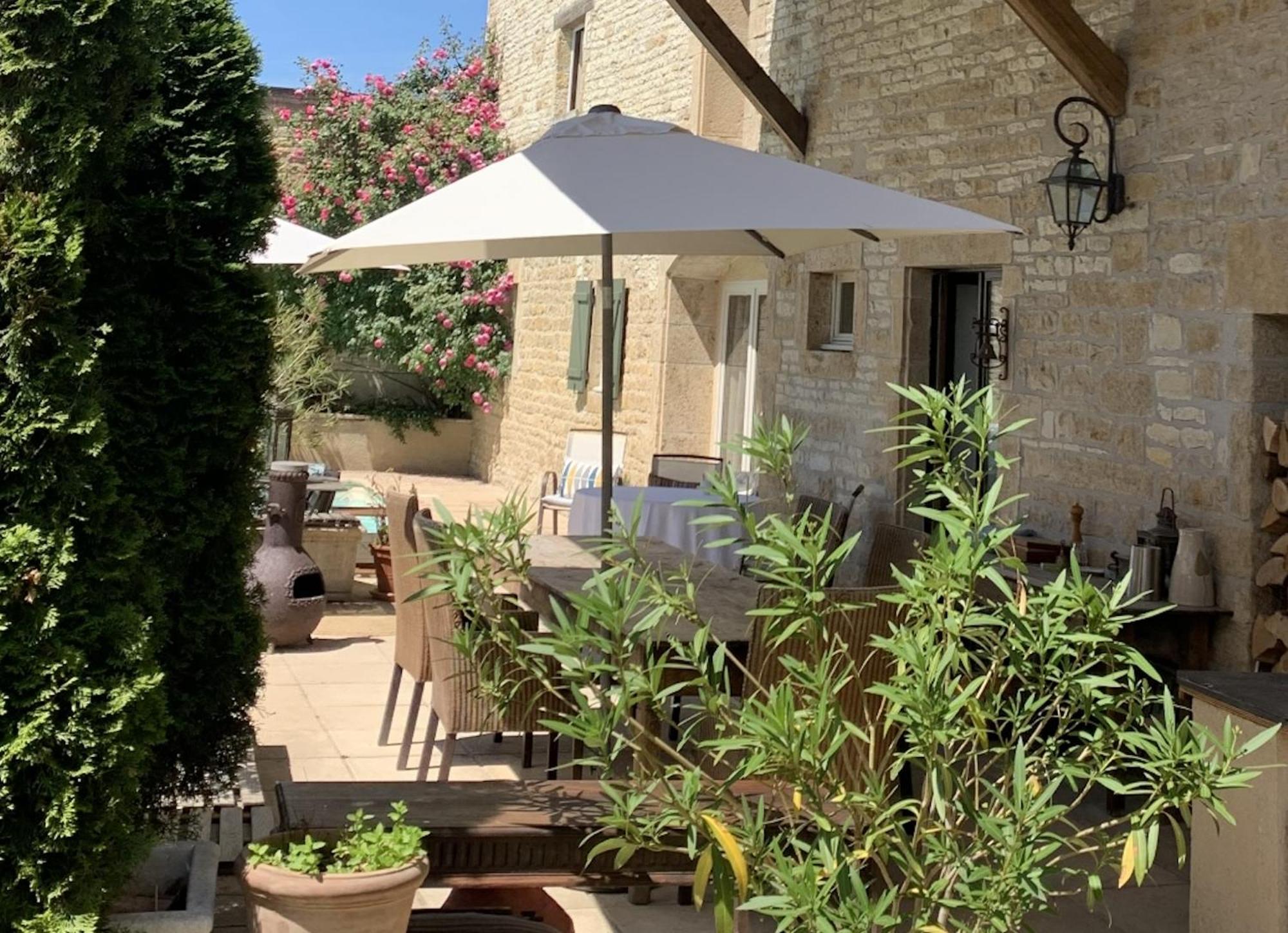 Bed and Breakfast La Cour des Délices Gigny  Exterior foto